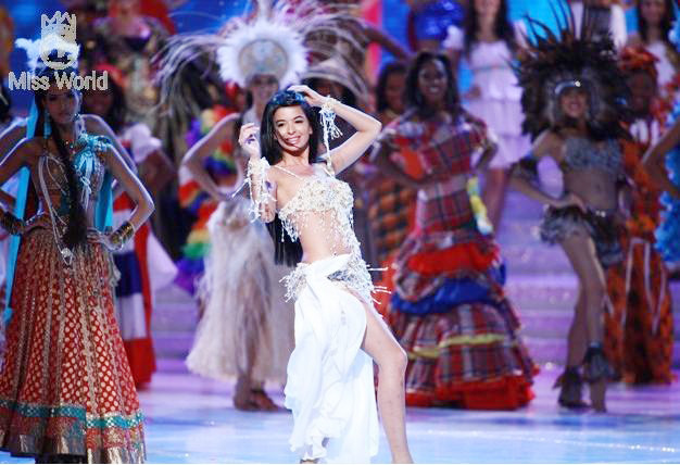Các thí sinh trong trang phục dân tộc khai mạc Miss World 2010 ảnh 10