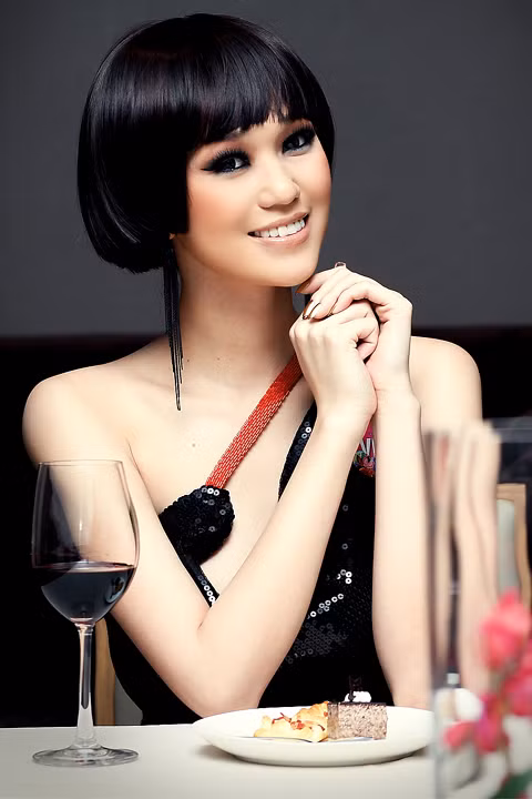 Khánh My xinh tươi dự tiệc