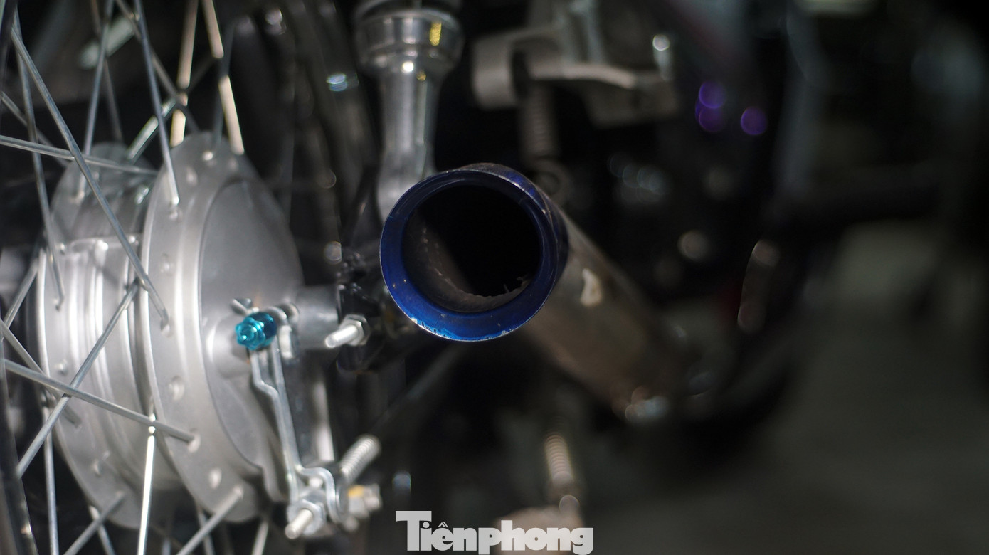 Đây là ống thép không có giảm âm thanh.