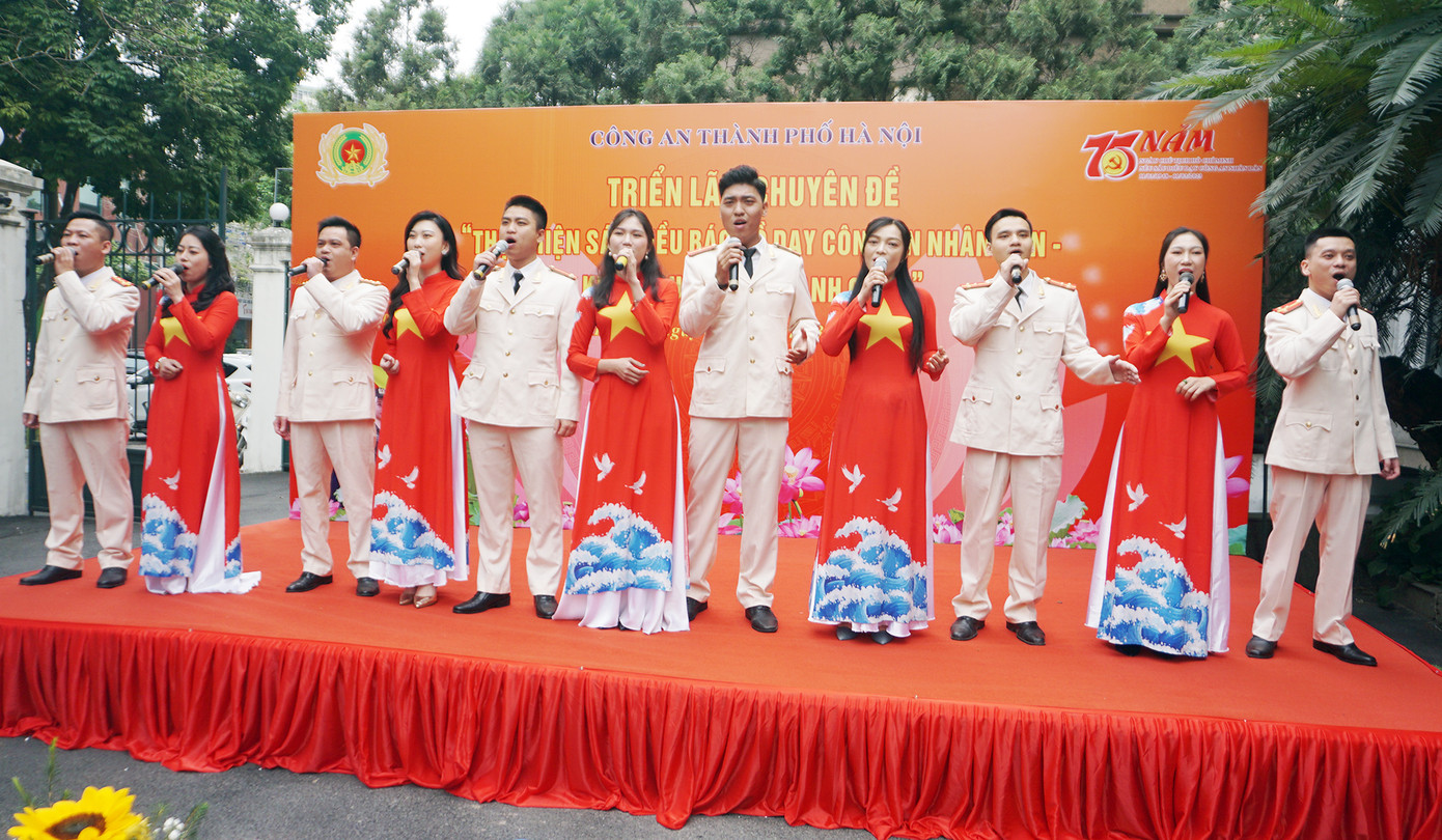 Cách đây 75 năm, ngày 11/3/1948, trong thư gửi đồng chí Hoàng Mai - Giám đốc Công an Khu XII, Chủ tịch Hồ Chí Minh đã nêu Sáu nội dung về “Tư cách người Công an cách mệnh”. Đây là những nội dung sâu sắc, phong phú, thể hiện đầy đủ ý nghĩa cách mạng và khoa học, lý luận và thực tiễn về tư cách người cán bộ, chiến sĩ Công an nhân dân…