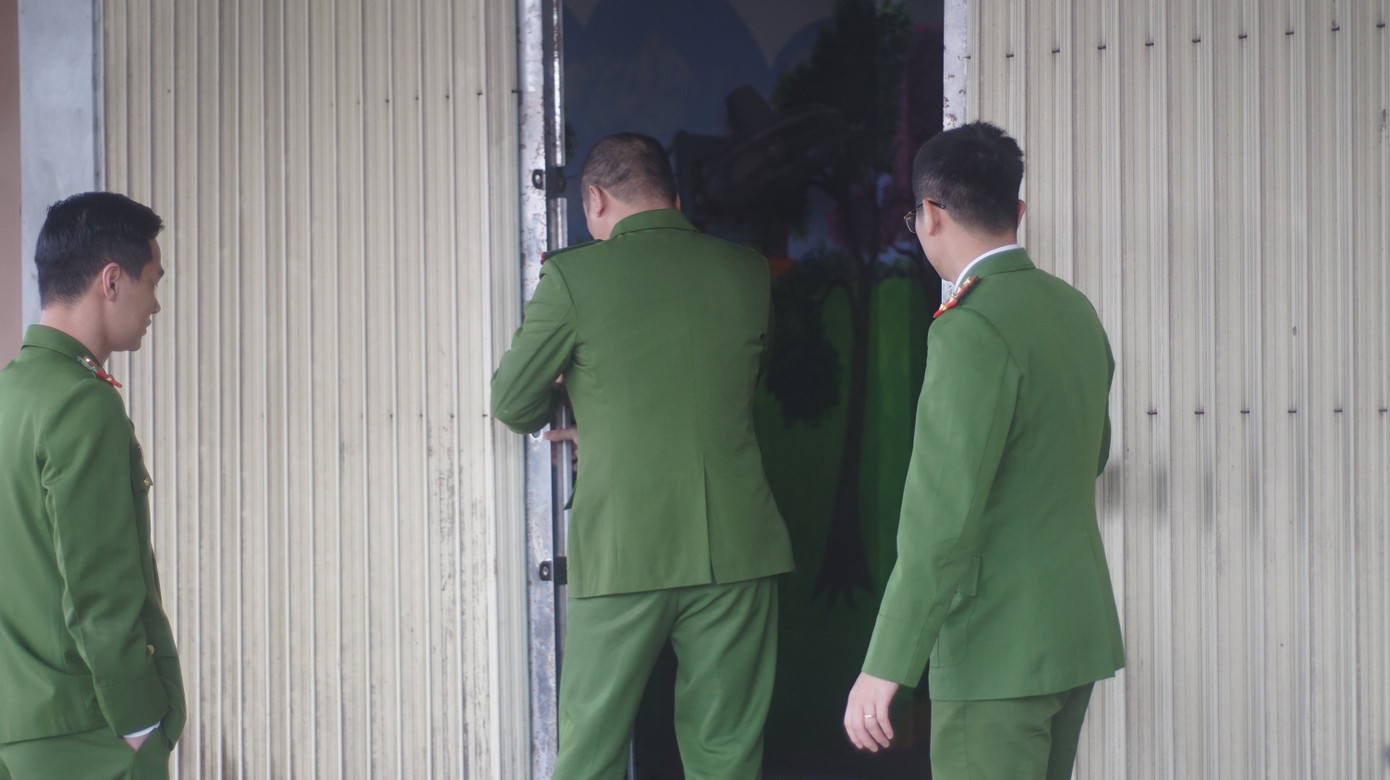 Công an có mặt tại nơi trông giữ trẻ.