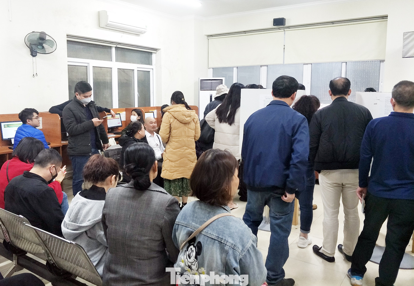 Phòng quản lý xuất nhập cảnh cũng khuyến cáo người dân nộp hồ sơ trên Cổng dịch vụ công quốc gia và Cổng dịch vụ công Bộ Công an.