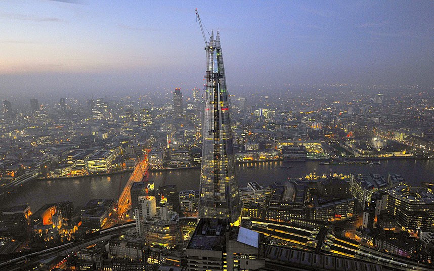 Tòa nhà chọc trời Shard, London, vương quốc Anh rực rỡ trong đêm