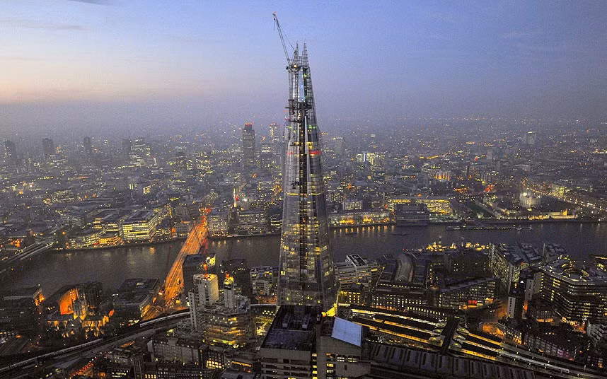Tòa nhà chọc trời Shard, London, vương quốc Anh rực rỡ trong đêm