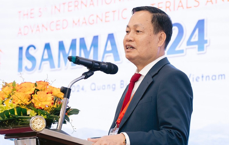 Giáo sư Nguyễn Hữu Đức, Chủ tịch Chi hội Vật lý Từ học Việt Nam, phát biểu khai mạc Hội nghị. Giáo sư Nguyễn Hữu Đức, Chủ tịch Chi hội Vật lý Từ học Việt Nam, phát biểu khai mạc Hội nghị.