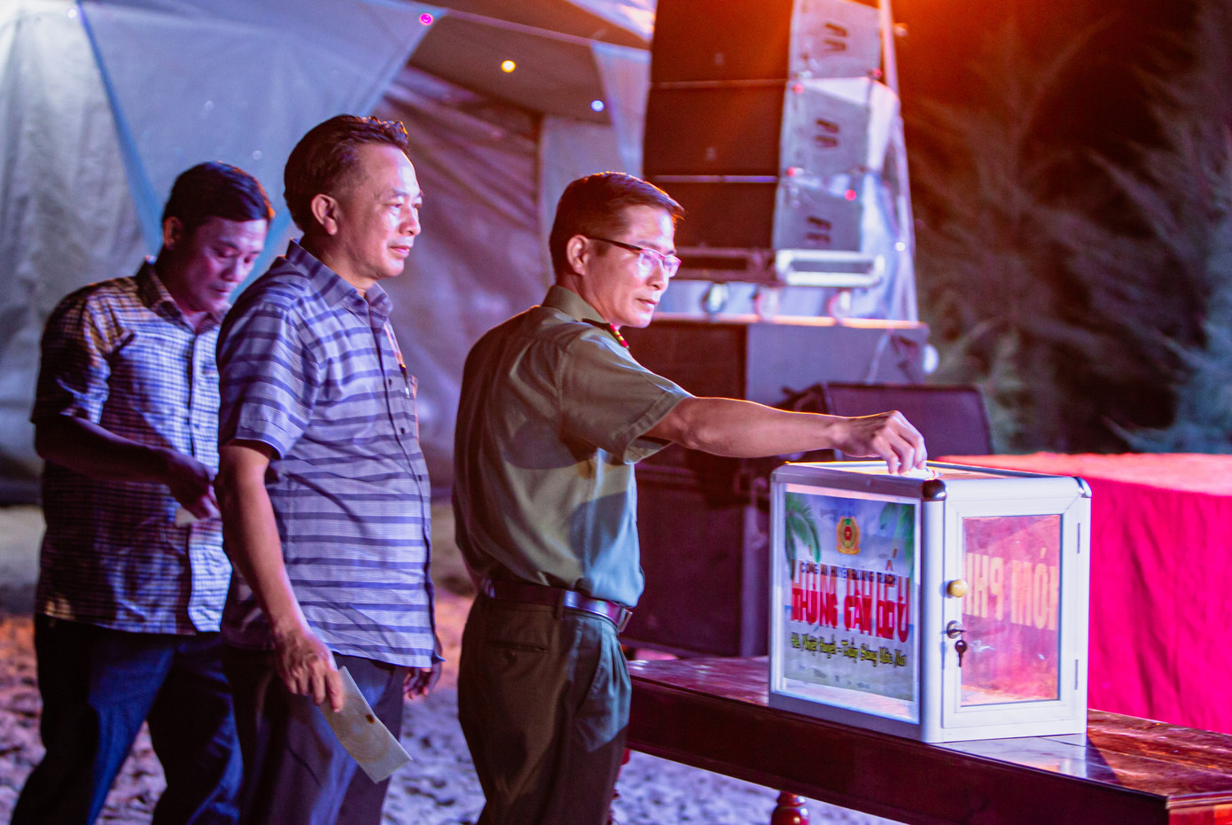 Các cá nhân ủng hộ trực tiếp tại chương trình "Hè nhiệt huyết - Thắp sáng những ước mơ"