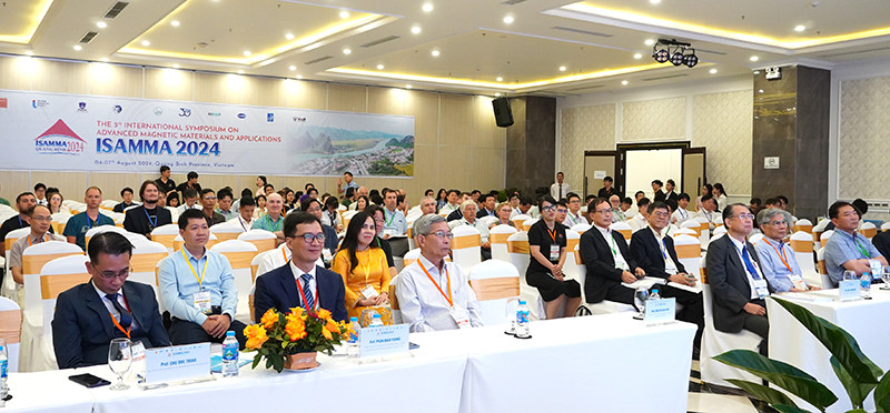 Hội nghị thu hút hơn 300 nhà khoa học, học giả, doanh nghiệp hàng đầu trên thế giới. Hội nghị thu hút hơn 300 nhà khoa học, học giả, doanh nghiệp hàng đầu trên thế giới.