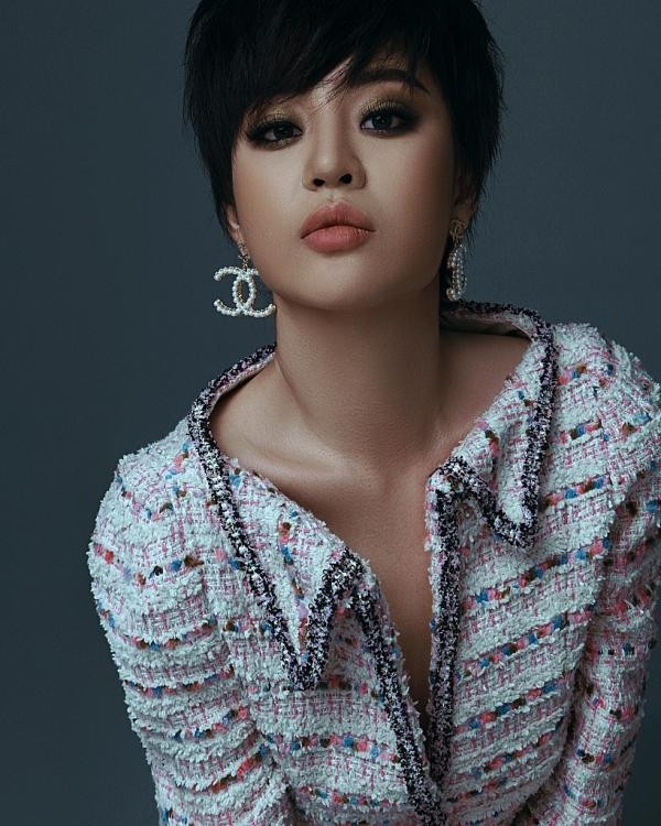 Ở tuổi 27, Hoàng Hải Thu đã sở hữu khối tài sản lớn nhờ kinh doanh bất động sản. Ở tuổi 27, Hoàng Hải Thu đã sở hữu khối tài sản lớn nhờ kinh doanh bất động sản.