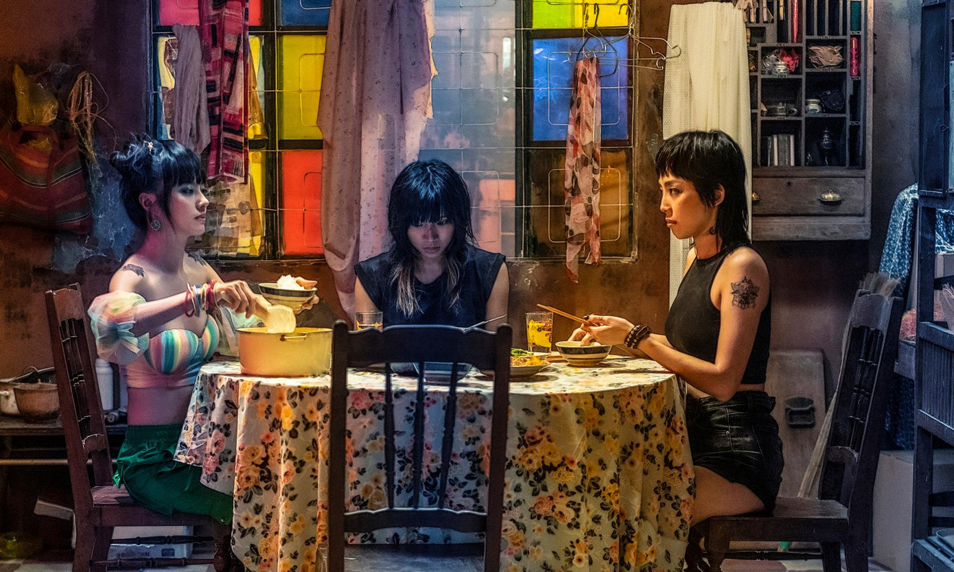 Tóc Tiên (bìa phải) trong "Thanh Sói"