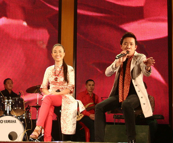 Trấn Thành đọc rap "Tau thích mi" trong chương trình.