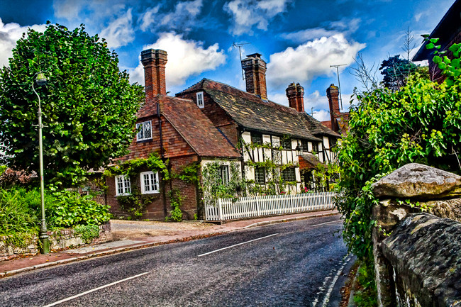 Ngôi làng nằm trên mảnh đất cao ở thượng nguồn sông Ouse