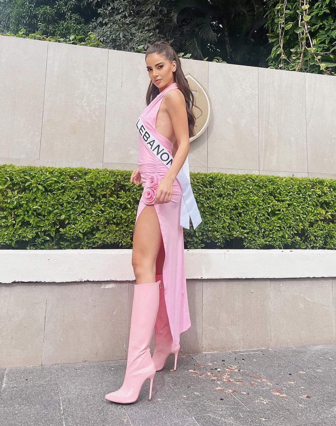 Câu chuyện váy áo của dàn thí sinh luôn trở thành đề tài được quan tâm trên các diễn đàn sắc đẹp.