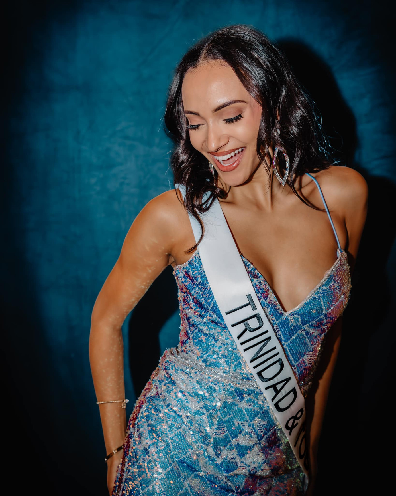 Dàn thí sinh khoe sắc trong ngày đầu tiên xuất hiện tại El Salvador. Nhiều thí sinh đã phải trải qua nhiều giờ bay để tới đây. Họ đều bày tỏ cảm xúc háo hức, phấn khích khi bước vào cuộc thi sắc đẹp hấp dẫn nhất hành tinh.