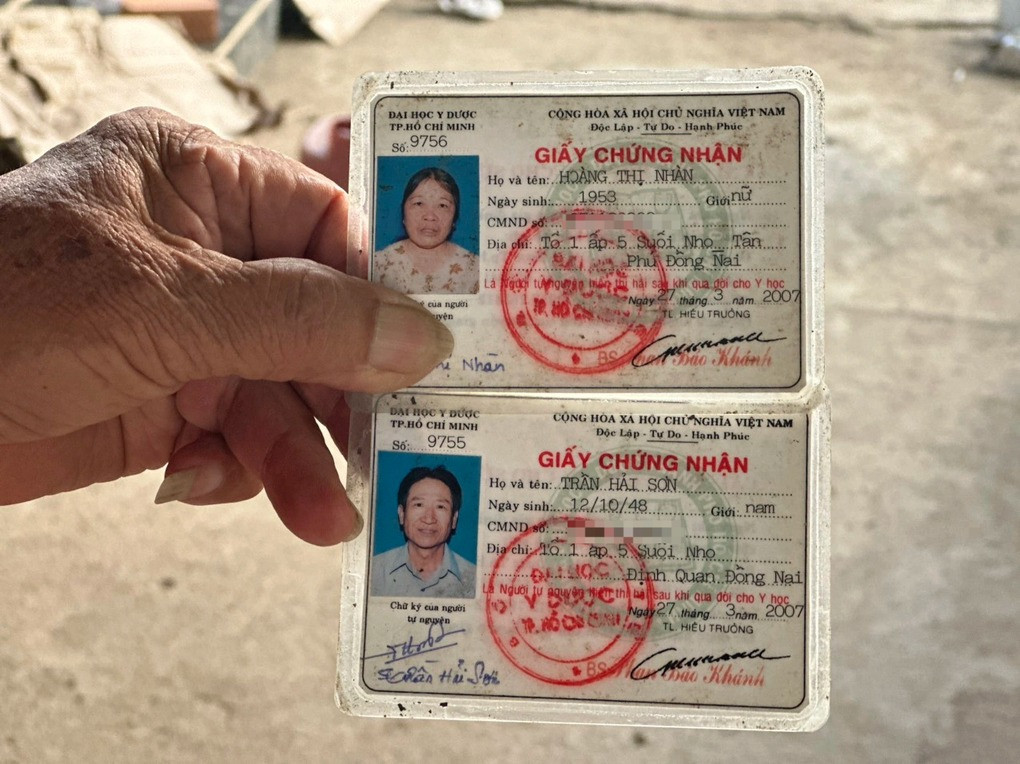 Năm 2007, hai vợ chồng đăng ký hiến xác sau khi qua đời (Ảnh: Hoàng Bình).