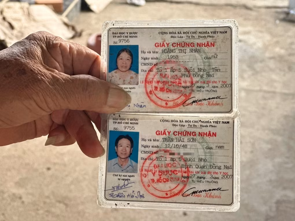 Năm 2007, hai vợ chồng đăng ký hiến xác sau khi qua đời (Ảnh: Hoàng Bình). Năm 2007, hai vợ chồng đăng ký hiến xác sau khi qua đời (Ảnh: Hoàng Bình).