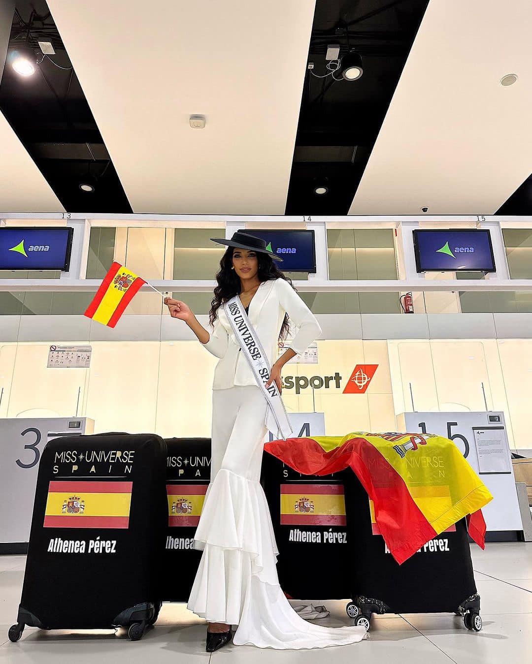 Trên các chuyên trang sắc đẹp, nhiều khán giả phàn nàn khó khăn trong việc mua vé cũng như xin các thủ tục giấy tờ để sang El Salvador xem chung kết Miss Universe 2023. Nhiều nguồn tin cho biết tình hình an ninh tại El Salvador có nhiều bất ổn nên việc xin visa để vào quốc gia này gặp nhiều khó khăn hơn.