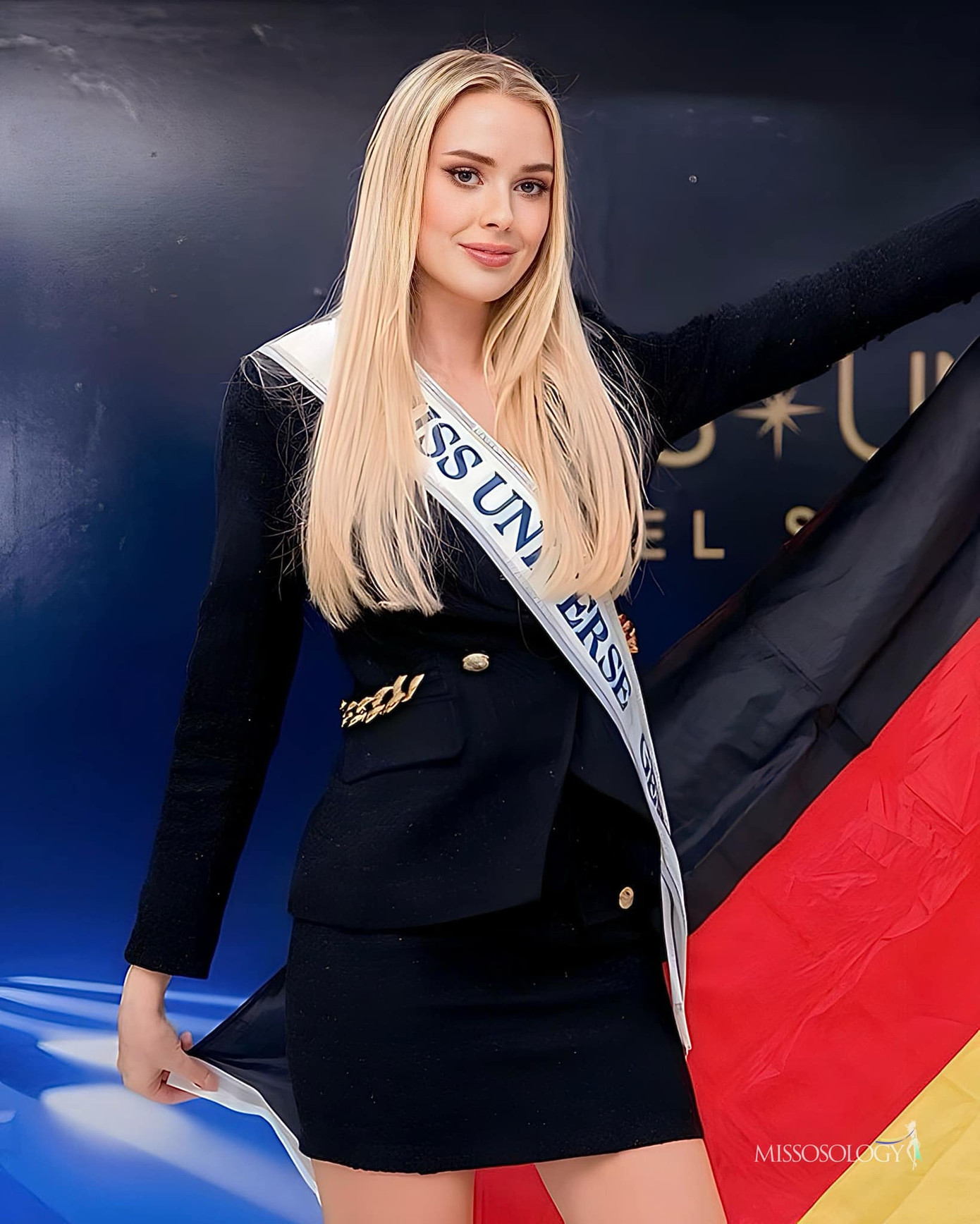 Dàn thí sinh khoe sắc trong ngày đầu tiên xuất hiện tại El Salvador. Nhiều thí sinh đã phải trải qua nhiều giờ bay để tới đây. Họ đều bày tỏ cảm xúc háo hức, phấn khích khi bước vào cuộc thi sắc đẹp hấp dẫn nhất hành tinh.