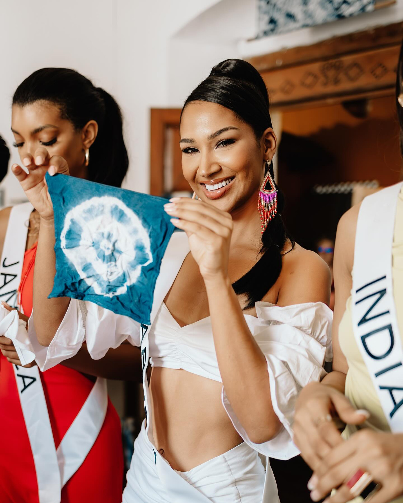 El Salvador là quốc gia có tình hình an ninh bất ổn nên ban tổ chức cắt cử đội ngũ an ninh theo sát các hoạt động của thí sinh.