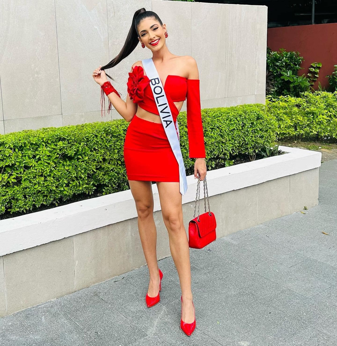 Câu chuyện váy áo của dàn thí sinh luôn trở thành đề tài được quan tâm trên các diễn đàn sắc đẹp.