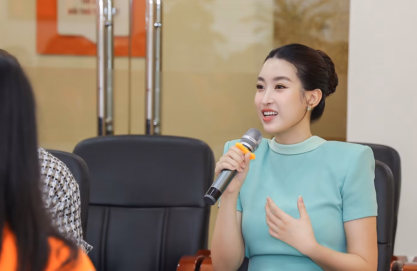 Đỗ Mỹ Linh xuất hiện kín đáo, thanh lịch tại sự kiện.