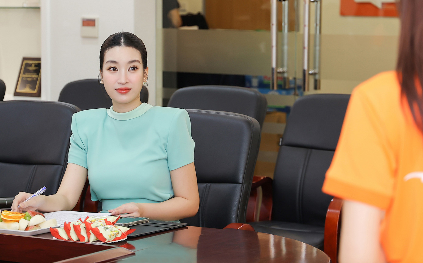 Đỗ Mỹ Linh xuất hiện kín đáo, thanh lịch tại sự kiện. Đỗ Mỹ Linh xuất hiện kín đáo, thanh lịch tại sự kiện.