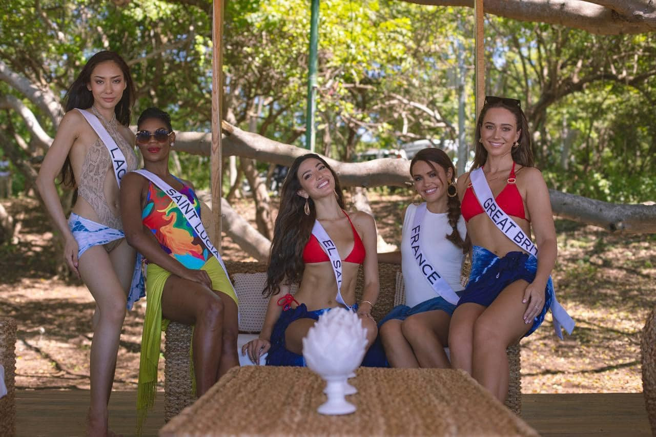 Tại hoạt động này, các thí sinh được tự chọn áo tắm để tôn lên vẻ đẹp hình thể của mình.