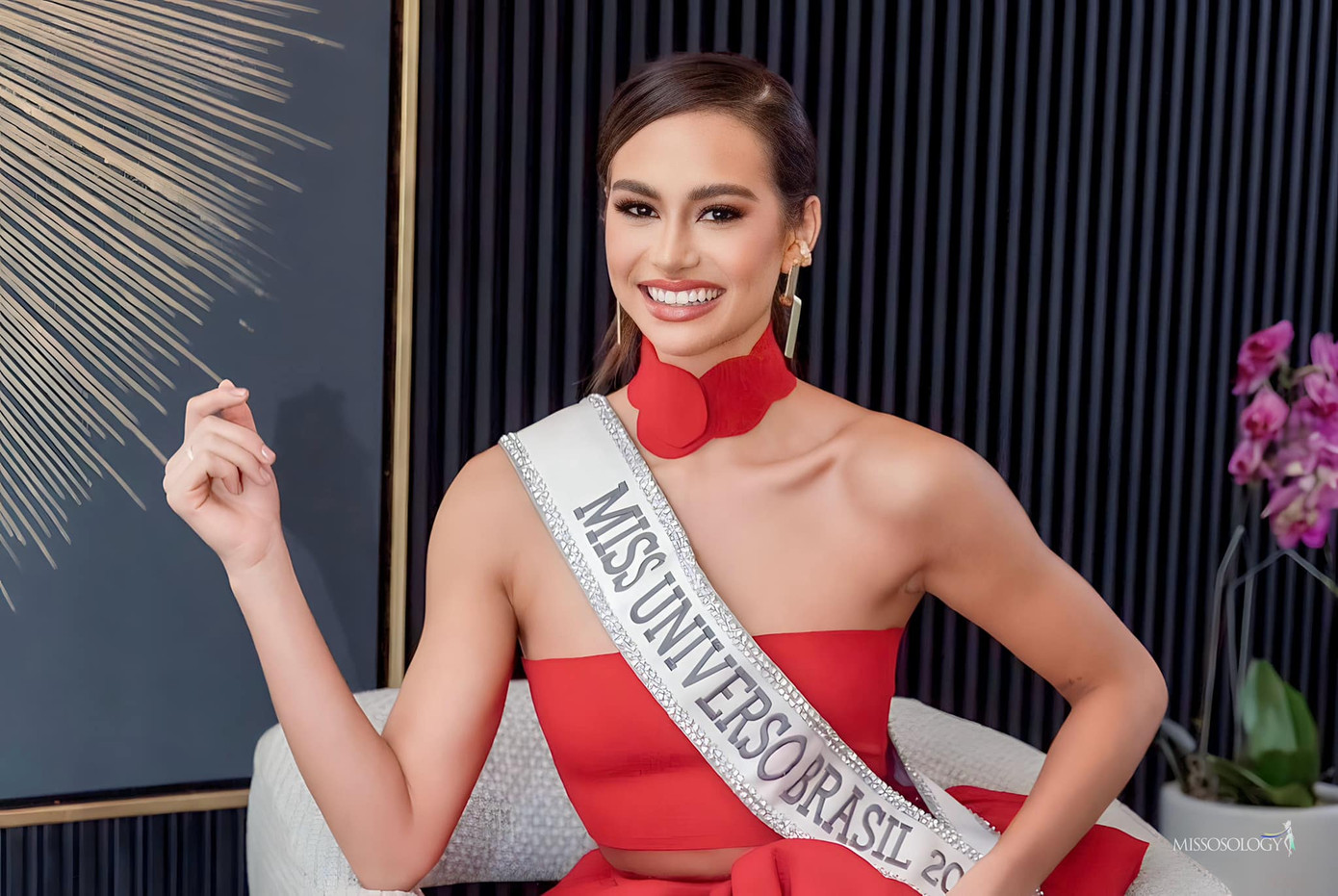 Đại diện Brazil khoe nhan sắc tươi trẻ. Năm nay cô vừa tròn 19 tuổi.