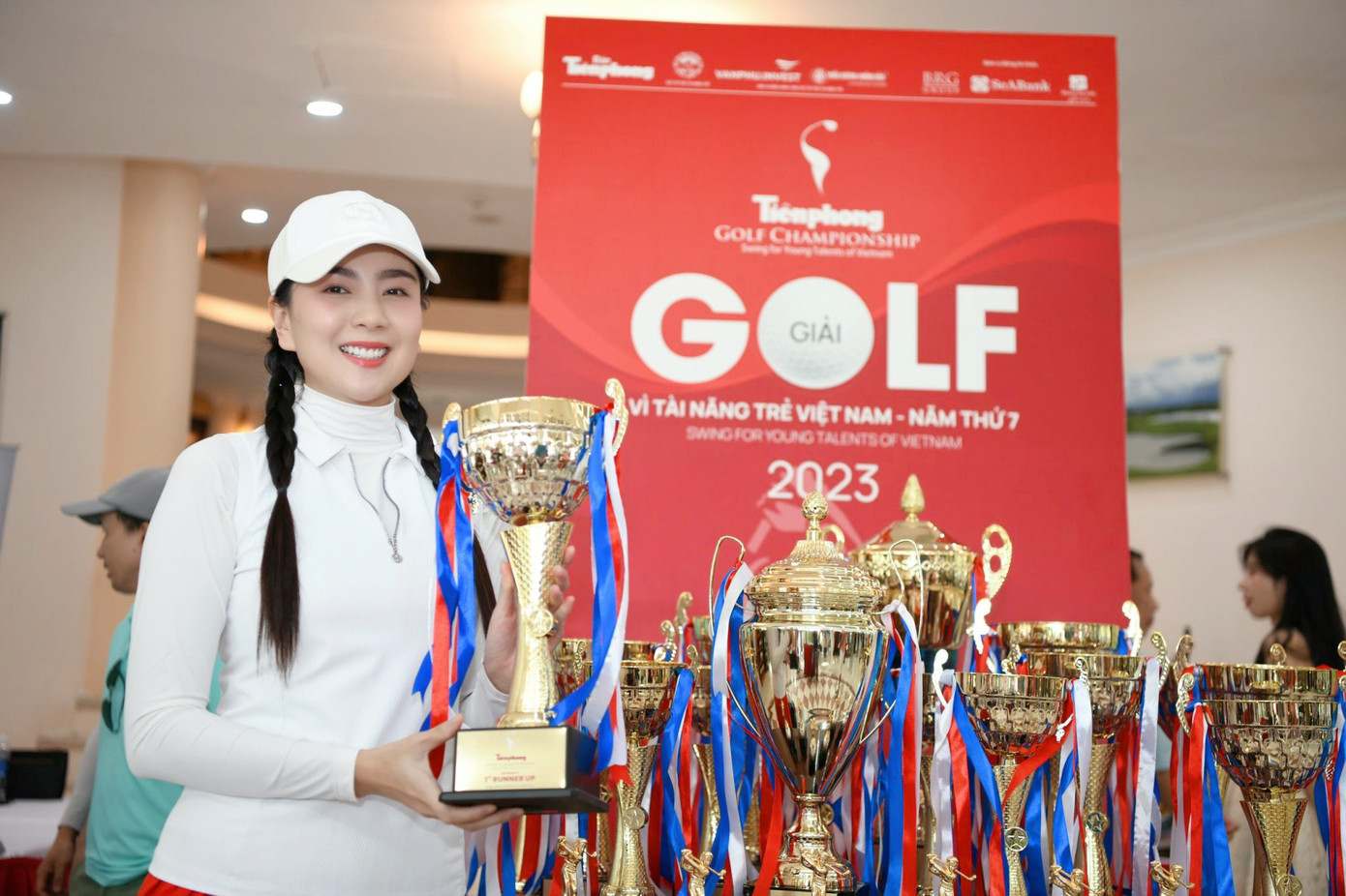 Hoa hậu Ngọc Hân, Jennifer Phạm và MC Mai Ngọc hào hứng tham dự Tiền Phong Golf Championship 2023. Họ đều là những người đẹp có niềm đam mê bộ môn golf và từng tham dự nhiều giải đấu chuyên nghiệp cũng như không chuyên.