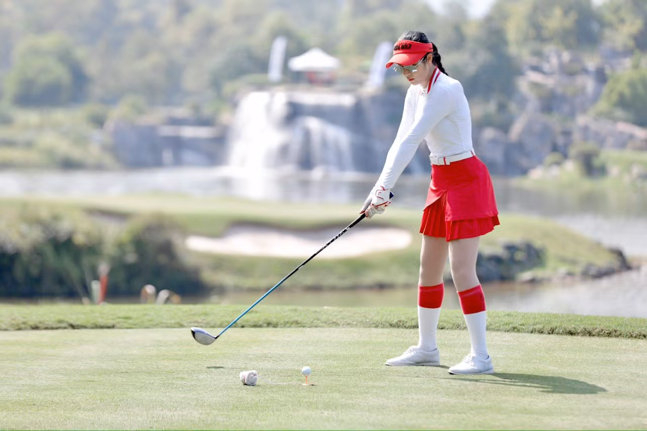 Ngọc Hân chia sẻ: “Tiền Phong Golf Championship là nơi chắp cánh cho ước mơ của các tài năng trẻ Việt Nam được bay xa. Một giải đấu mang tính nhân văn và cộng đồng rất lớn. Vì thế, tôi đã nhận lời ngay khi được mời tham dự giải. Tôi rất vinh dự vì điều đó".
