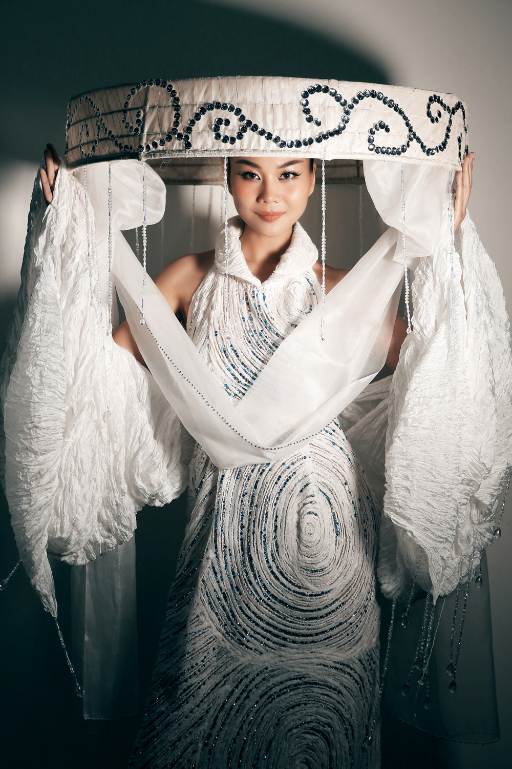 Thanh Hằng trở lại sàn diễn thời trang sau đám cưới. Thanh Hằng trở lại sàn diễn thời trang sau đám cưới.