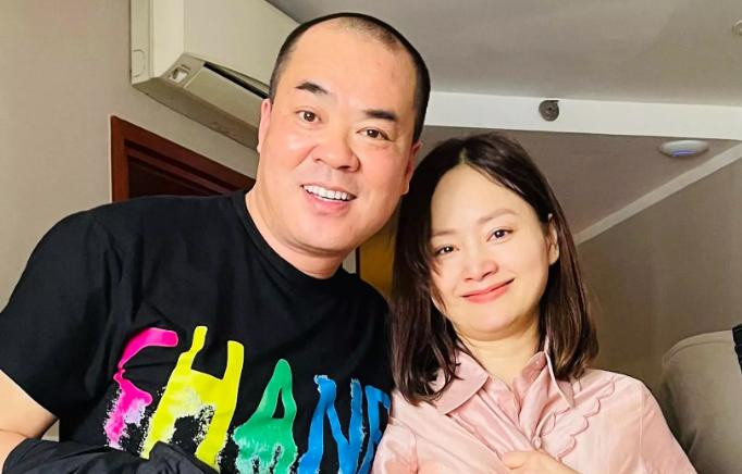 Xuân Hảo và Lan Phương ở hậu trường cảnh quay Mạnh cưỡng bức Khánh.