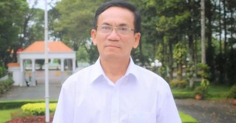 1. Ngày 20/5, Cơ quan Cảnh sát điều tra Công an tỉnh Đồng Tháp cho biết, đã khởi tố bị can và bắt tạm giam ông Trần Văn Hai (SN 1963), Giám đốc Trung tâm kiểm soát bệnh tật Đồng Tháp (CDC Đồng Tháp) và Nguyễn Thị Lệ Ngọc (SN 1983), Phó trưởng khoa xét nghiệm – Chẩn đoán hình ảnh - Thăm dò chức năng để điều tra liên quan đến các gói thầu của Công ty Cổ phần Công nghệ Việt Á. 1. Ngày 20/5, Cơ quan Cảnh sát điều tra Công an tỉnh Đồng Tháp cho biết, đã khởi tố bị can và bắt tạm giam ông Trần Văn Hai (SN 1963), Giám đốc Trung tâm kiểm soát bệnh tật Đồng Tháp (CDC Đồng Tháp) và Nguyễn Thị Lệ Ngọc (SN 1983), Phó trưởng khoa xét nghiệm – Chẩn đoán hình ảnh - Thăm dò chức năng để điều tra liên quan đến các gói thầu của Công ty Cổ phần Công nghệ Việt Á.