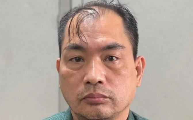 8. Ngày 18/12/2021 Cơ quan Cảnh sát điều tra Bộ Công an đã khởi tố và bắt tạm giam ông Phạm Duy Tuyến, Giám đốc CDC tỉnh Hải Dương về tội “Vi phạm quy định về đấu thầu gây hậu quả nghiêm trọng" và tội "Nhận hối lộ". 8. Ngày 18/12/2021 Cơ quan Cảnh sát điều tra Bộ Công an đã khởi tố và bắt tạm giam ông Phạm Duy Tuyến, Giám đốc CDC tỉnh Hải Dương về tội “Vi phạm quy định về đấu thầu gây hậu quả nghiêm trọng" và tội "Nhận hối lộ".