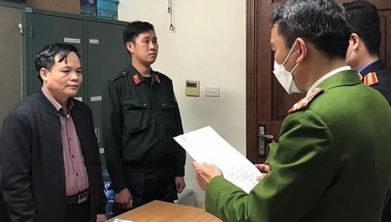 Kết quả điều tra ban đầu xác định bị can Tuấn đã có hành vi thông đồng, cấu kết với bị can Huy Văn và tổng giám đốc Công ty Việt Á Phan Quốc Việt thực hiện các hành vi trái pháp luật khi tổ chức đấu thầu mua kit xét nghiệm COVID-19 do công ty này sản xuất. Tổng giá trị các hợp đồng mua kit xét nghiệm Trong phi vụ này, Giám đốc CDC Bắc Giang Lâm Văn Tuấn đã được chi tiền "lại quả" từ Công ty Việt Á. Kết quả điều tra ban đầu xác định bị can Tuấn đã có hành vi thông đồng, cấu kết với bị can Huy Văn và tổng giám đốc Công ty Việt Á Phan Quốc Việt thực hiện các hành vi trái pháp luật khi tổ chức đấu thầu mua kit xét nghiệm COVID-19 do công ty này sản xuất. Tổng giá trị các hợp đồng mua kit xét nghiệm Trong phi vụ này, Giám đốc CDC Bắc Giang Lâm Văn Tuấn đã được chi tiền "lại quả" từ Công ty Việt Á.