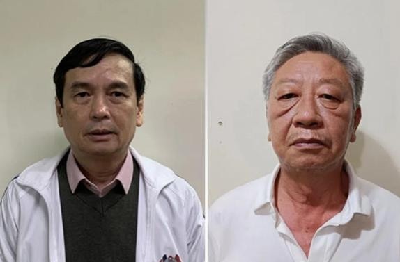 7. Ngày 31/12/2021, cơ quan Cảnh sát điều tra Bộ Công an đã khởi tố bị can, lệnh khám xét và áp dụng biện pháp ngăn chặn đối với 6 bị can để điều tra về tội vi phạm quy định về đấu thầu gây hậu quả nghiêm trọng. Các bị can bị khởi tố gồm: Ông Nguyễn Văn Định - Giám đốc CDC Nghệ An, bà Nguyễn Thị Hồng Thắm - Kế Toán trưởng CDC Nghệ An, Nguyễn Thành Danh - Giám đốc CDC Bình Dương, Trần Thanh Phong - Phó phòng Tài chính Kế toán CDC Bình Dương, Lê Thị Hồng Xuyên - nguyên Phụ trách Phòng Thí nghiệm CDC Bình Dương;Tiêu Quốc Cường - Kế toán trưởng, Phó phòng tài chính Sở Y tế Bình Dương. Trong ảnh: Ông Nguyễn Văn Định (ảnh trái) là ông Nguyễn Thành Danh (ảnh phải). 7. Ngày 31/12/2021, cơ quan Cảnh sát điều tra Bộ Công an đã khởi tố bị can, lệnh khám xét và áp dụng biện pháp ngăn chặn đối với 6 bị can để điều tra về tội vi phạm quy định về đấu thầu gây hậu quả nghiêm trọng. Các bị can bị khởi tố gồm: Ông Nguyễn Văn Định - Giám đốc CDC Nghệ An, bà Nguyễn Thị Hồng Thắm - Kế Toán trưởng CDC Nghệ An, Nguyễn Thành Danh - Giám đốc CDC Bình Dương, Trần Thanh Phong - Phó phòng Tài chính Kế toán CDC Bình Dương, Lê Thị Hồng Xuyên - nguyên Phụ trách Phòng Thí nghiệm CDC Bình Dương;Tiêu Quốc Cường - Kế toán trưởng, Phó phòng tài chính Sở Y tế Bình Dương. Trong ảnh: Ông Nguyễn Văn Định (ảnh trái) là ông Nguyễn Thành Danh (ảnh phải).