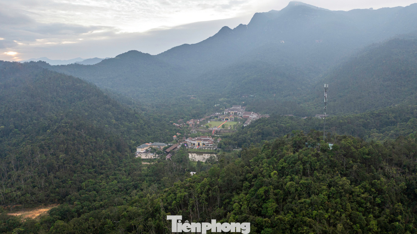 Chiều 25/5, tỉnh Quảng Ninh phối hợp cùng Giáo hội Phật giáo Việt Nam tỉnh Quảng Ninh tổ chức lễ rước xá lợi Đức Phật từ chùa Phúc Sơn (Bắc Giang) về Khu di tích quốc gia đặc biệt Yên Tử (TP Uông Bí, tỉnh Quảng Ninh).