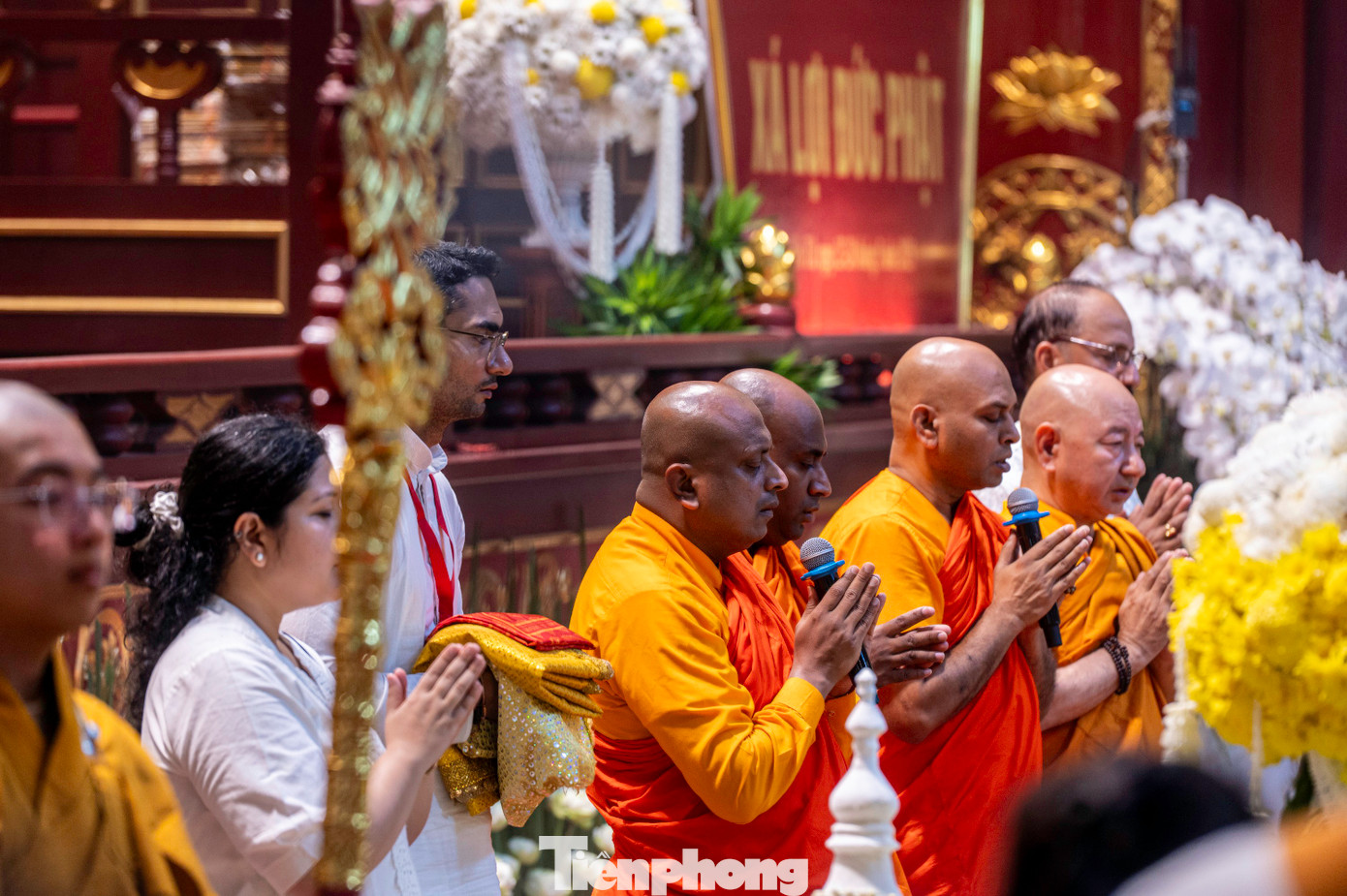 Chư Tôn đức đến từ Ấn Độ cũng đã thực hành nghi thức hệ phái bằng ngôn ngữ Pali.