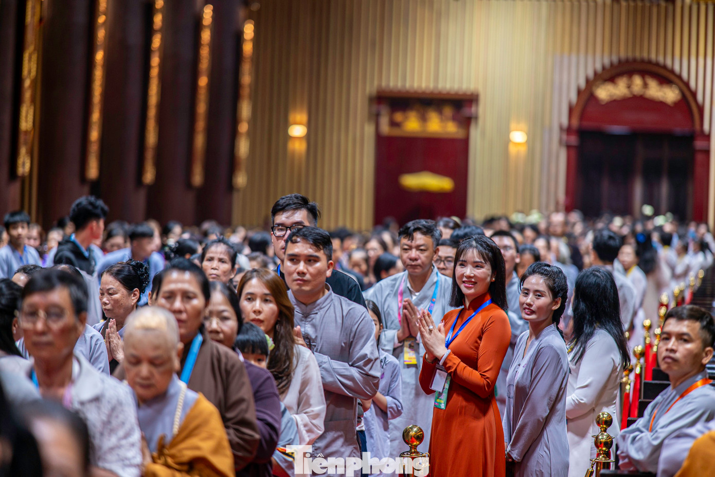 Sau khi tổ chức an vị xá lợi Đức Phật và các nghi lễ, ban tổ chức mở cửa cho người dân, tín đồ phật giáo vào chiêm bái.