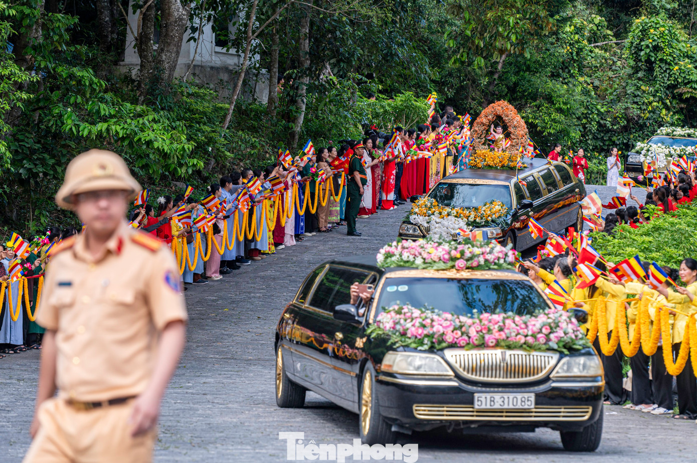 Chiều 25/5, tỉnh Quảng Ninh phối hợp cùng Giáo hội Phật giáo Việt Nam tỉnh Quảng Ninh tổ chức lễ rước xá lợi Đức Phật từ chùa Phúc Sơn (Bắc Giang) về Khu di tích quốc gia đặc biệt Yên Tử (TP Uông Bí, tỉnh Quảng Ninh).