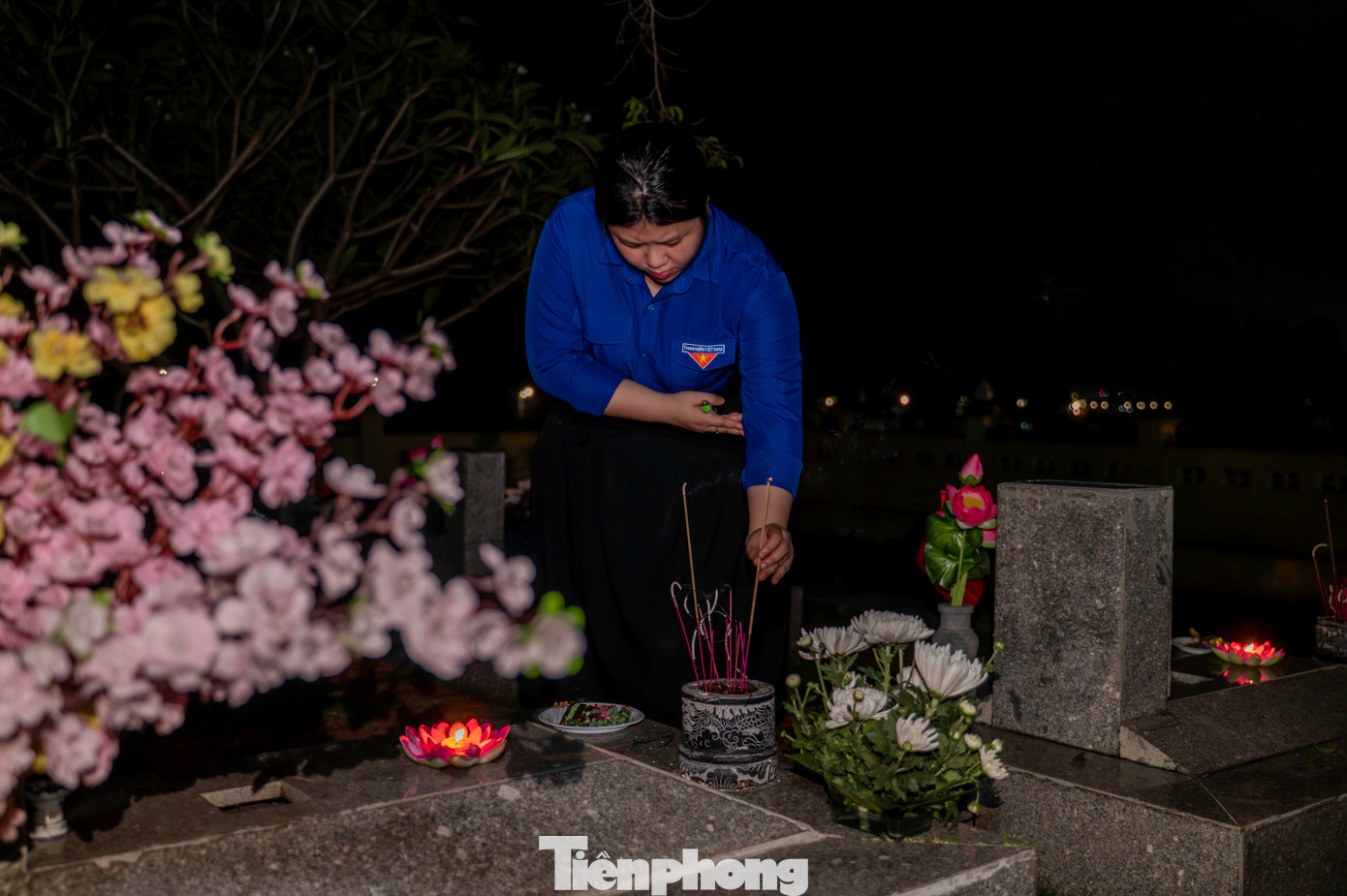 &quot;Em cảm thấy rất xúc động và nghẹn ngào. Để có được hòa bình như ngày hôm nay, cha ông đã phải đổ xương máu trong công cuộc đấu tranh giành độc lập. Đây là bài học rất ý nghĩa dành cho các thế hệ đoàn viên, thanh niên Quảng Ninh hãy tiếp tục rèn luyện, cống hiến để xứng đáng với truyền thống cách mạng vẻ vang của các thế hệ đi trước&quot; Thu Hương, trú TP Hạ Long chia sẻ.