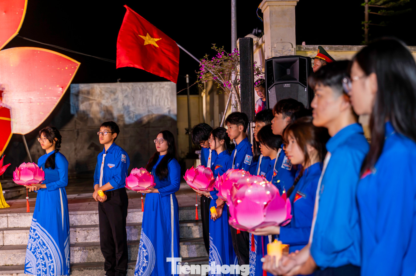 Những ngọn nến lung linh như những lời tri ân lặng thầm, là minh chứng cho sự tiếp nối của thế hệ hôm nay đối với truyền thống của cha anh đi trước. Tuổi trẻ tỉnh nhà nguyện sắt son đi theo con đường mà Đảng và Bác Hồ đã chọn; quyết tâm xây dựng Quảng Ninh ngày càng giàu đẹp và văn minh.