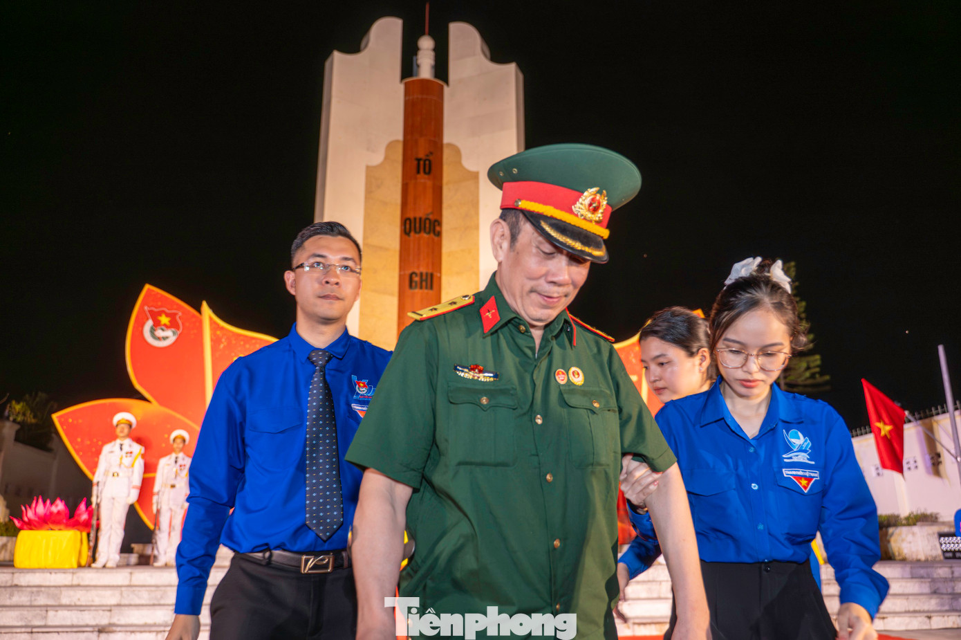 Đây cũng là dịp để những người cựu chiến binh đến thăm đồng đội của mình đã anh dũng hy sinh.