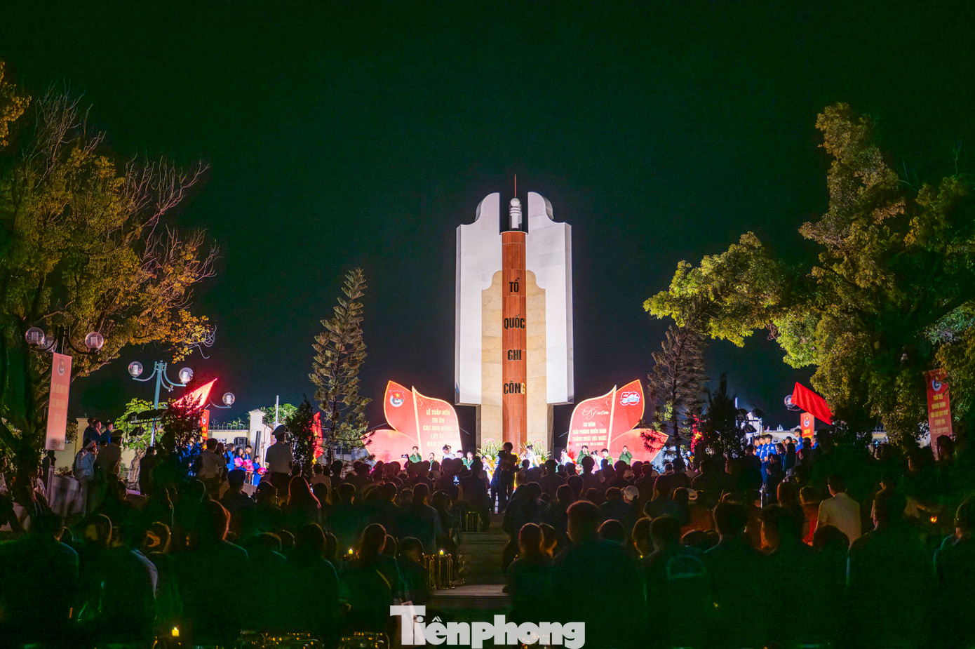 Chương trình có sự tham gia của chị Nguyễn Thị Thu Hà - nguyên Bí thư Tỉnh Đoàn, Phó Trưởng Đoàn ĐBQH tỉnh Quảng Ninh; đại biểu các sở, ban, ngành, Mặt trận Tổ quốc và các tổ chức chính trị - xã hội tỉnh; trên 500 đoàn viên, thanh niên, hội viên, nhân dân, cán bộ, chiến sĩ lực lượng vũ trang, các cựu chiến binh, cựu thanh niên xung phong, thân nhân các gia đình anh hùng, liệt sĩ.