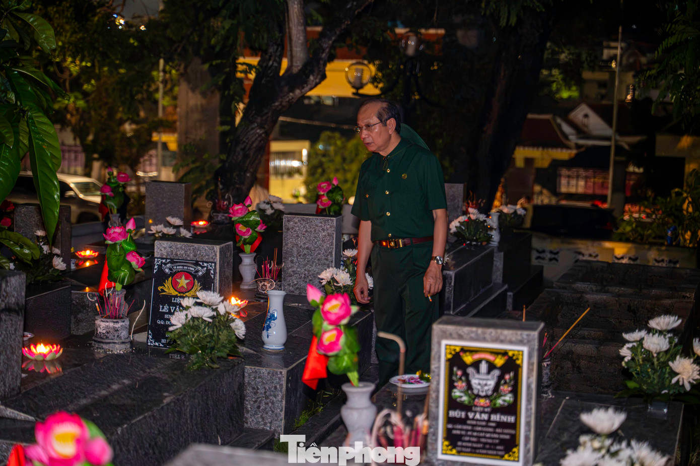 Đây cũng là dịp để những người cựu chiến binh đến thăm đồng đội của mình đã anh dũng hy sinh.