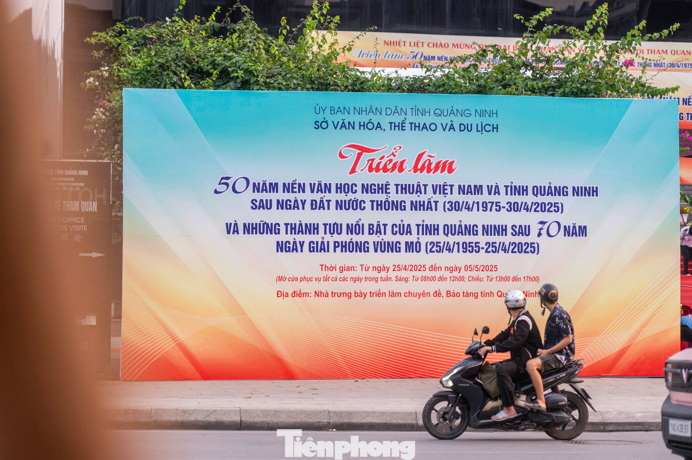 Nhân dịp này, tỉnh Quảng Ninh tổ chức nhiều hoạt động văn hóa, văn nghệ và triển lãm về chủ đề 50 năm sau ngày đất nước thống nhất.