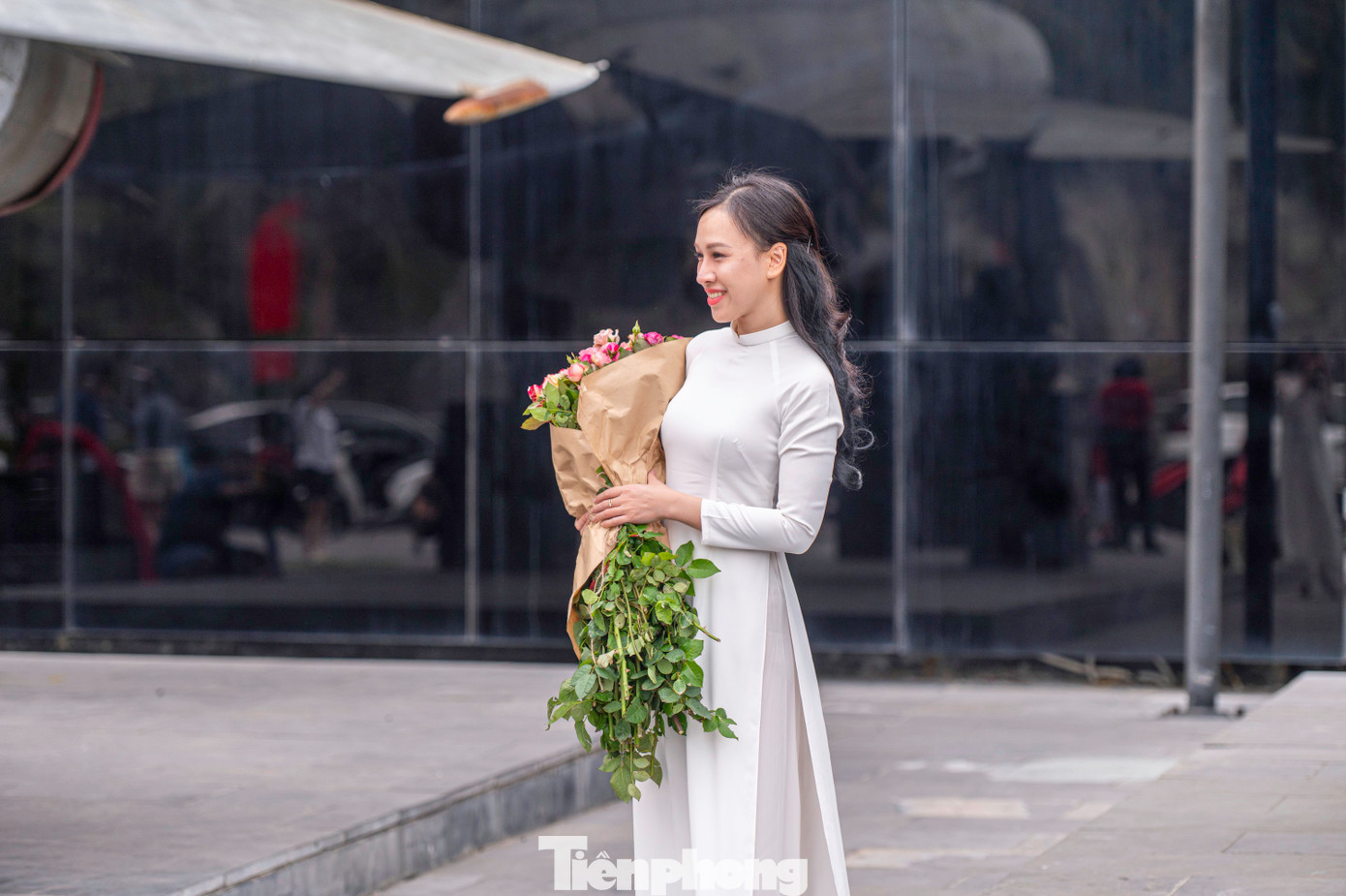 Một số bạn trẻ còn thuê riêng thợ chụp để thoả mãn đam mê nghệ thuật.