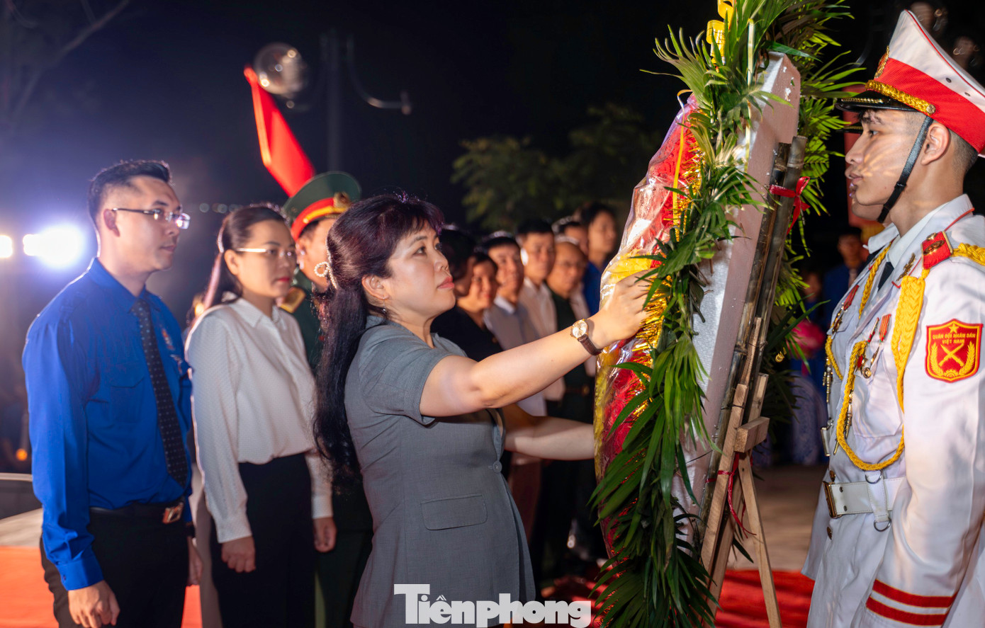 Chương trình có sự tham gia của chị Nguyễn Thị Thu Hà - nguyên Bí thư Tỉnh Đoàn, Phó Trưởng Đoàn ĐBQH tỉnh Quảng Ninh; đại biểu các sở, ban, ngành, Mặt trận Tổ quốc và các tổ chức chính trị - xã hội tỉnh; trên 500 đoàn viên, thanh niên, hội viên, nhân dân, cán bộ, chiến sĩ lực lượng vũ trang, các cựu chiến binh, cựu thanh niên xung phong, thân nhân các gia đình anh hùng, liệt sĩ.