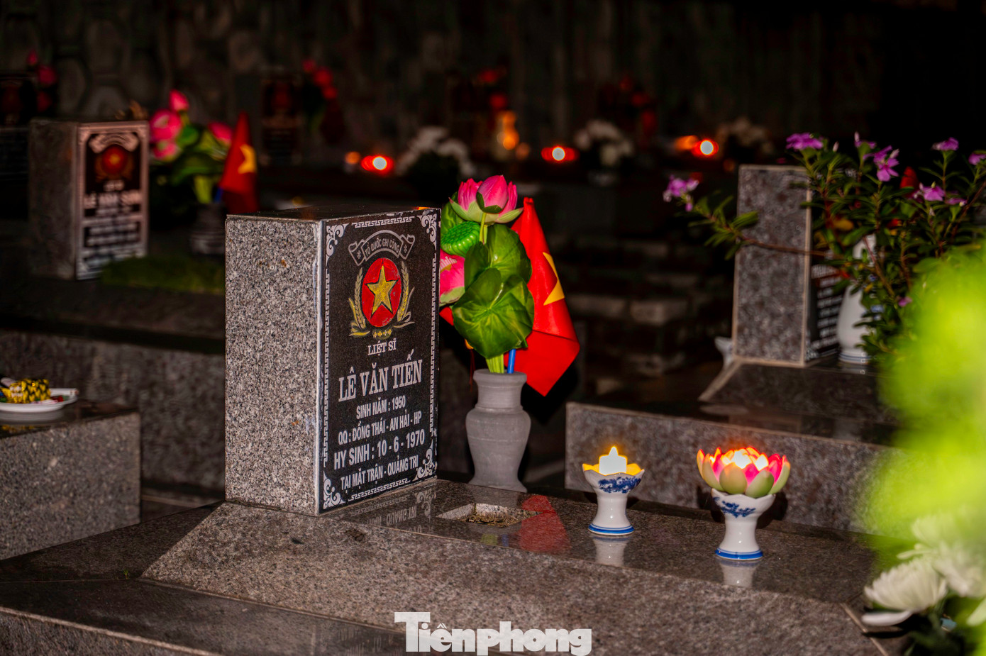 Lễ thắp nến tri ân được tổ chức đồng loạt tại các nhà bia, nhà tưởng niệm, nghĩa trang liệt sĩ trên toàn tỉnh Quảng Ninh. Đây là hoạt động thiết thực của tuổi trẻ Quảng Ninh hướng tới kỷ niệm 50 năm Ngày Giải phóng miền Nam, thống nhất đất nước (30/4/1975 - 30/4/2025), 70 năm Ngày Giải phóng Vùng mỏ (25/4/1955 - 25/4/2025); là dịp giáo dục truyền thống cách mạng, khơi dậy lòng yêu nước và niềm tự hào dân tộc trong đoàn viên, thanh niên; qua đó, khẳng định vai trò, trách nhiệm của thế hệ trẻ trong sự nghiệp xây dựng và bảo vệ Tổ quốc.