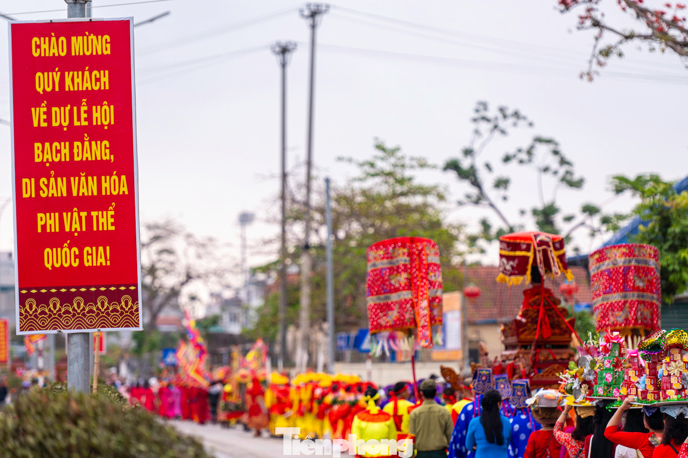 Ngày 4/4 (mùng 7/3 Âm lịch) người dân cùng chính quyền thị xã Quảng Yên, tỉnh Quảng Ninh tổ chức lễ rước Đức Thánh Trần vi hành. Ngày 4/4 (mùng 7/3 Âm lịch) người dân cùng chính quyền thị xã Quảng Yên, tỉnh Quảng Ninh tổ chức lễ rước Đức Thánh Trần vi hành.