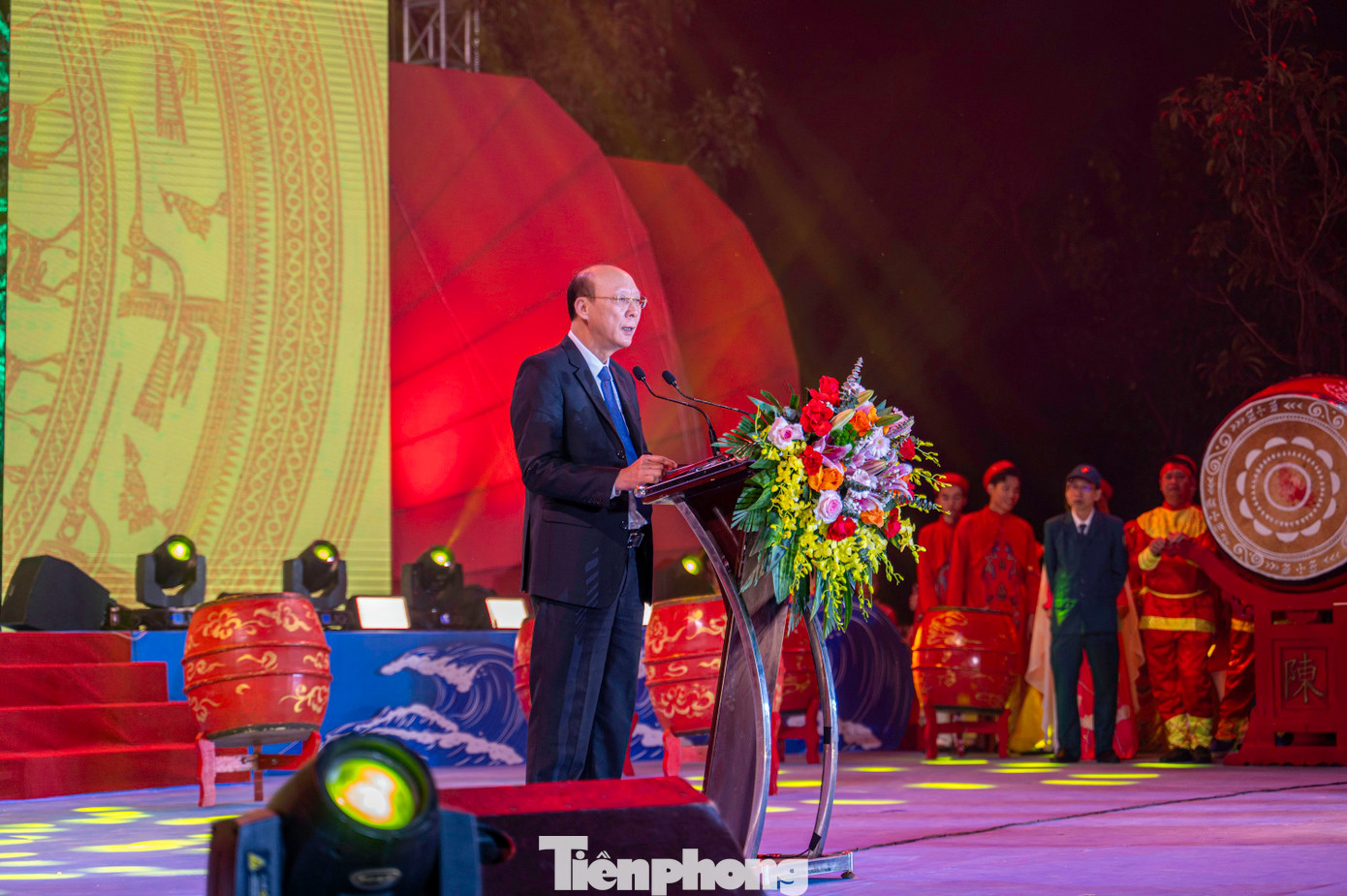 Phát biểu tại lễ khai hội, ông Trần Đức Thắng, Chủ tịch UBND TX Quảng Yên khẳng định năm 2025 là dấu mốc quan trọng trong công tác tổ chức hành chính khi Trung ương triển khai chủ trương sáp nhập đơn vị hành chính cấp tỉnh, cấp xã, kết thúc hoạt động của đơn vị cấp huyện. Vì vậy, có thể nói đây là lễ hội cuối cùng được tổ chức với quy mô cấp thị xã. Phát biểu tại lễ khai hội, ông Trần Đức Thắng, Chủ tịch UBND TX Quảng Yên khẳng định năm 2025 là dấu mốc quan trọng trong công tác tổ chức hành chính khi Trung ương triển khai chủ trương sáp nhập đơn vị hành chính cấp tỉnh, cấp xã, kết thúc hoạt động của đơn vị cấp huyện. Vì vậy, có thể nói đây là lễ hội cuối cùng được tổ chức với quy mô cấp thị xã.